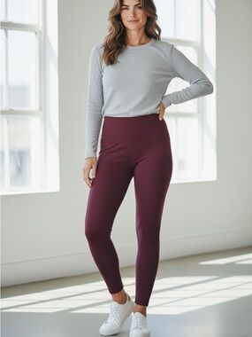 Lululemon Women’s Fleece Lined Leggings in Burgundy! Size 2!